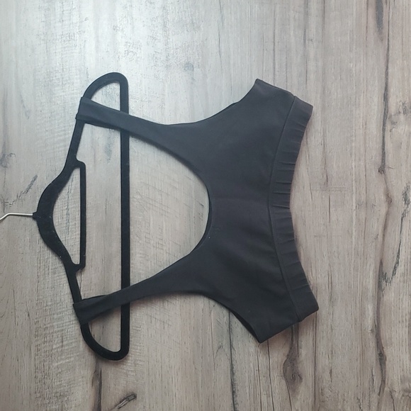 Good American Essential Scoop Bralette in Black - Picture 10 of 10